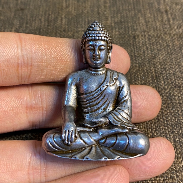 天铁陨铁释迦摩尼小摆件口袋佛