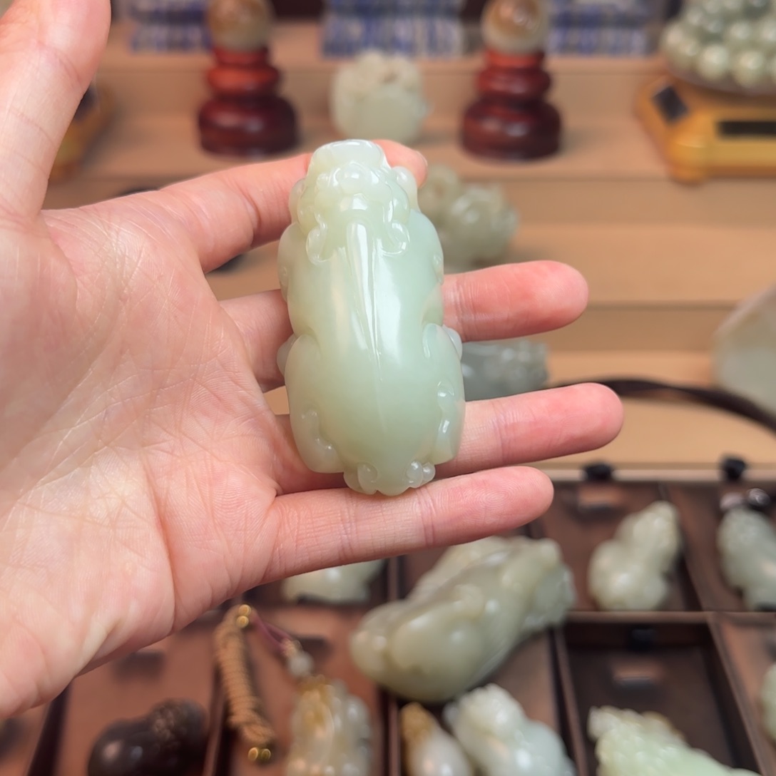 和田玉挂件未镶嵌山**云