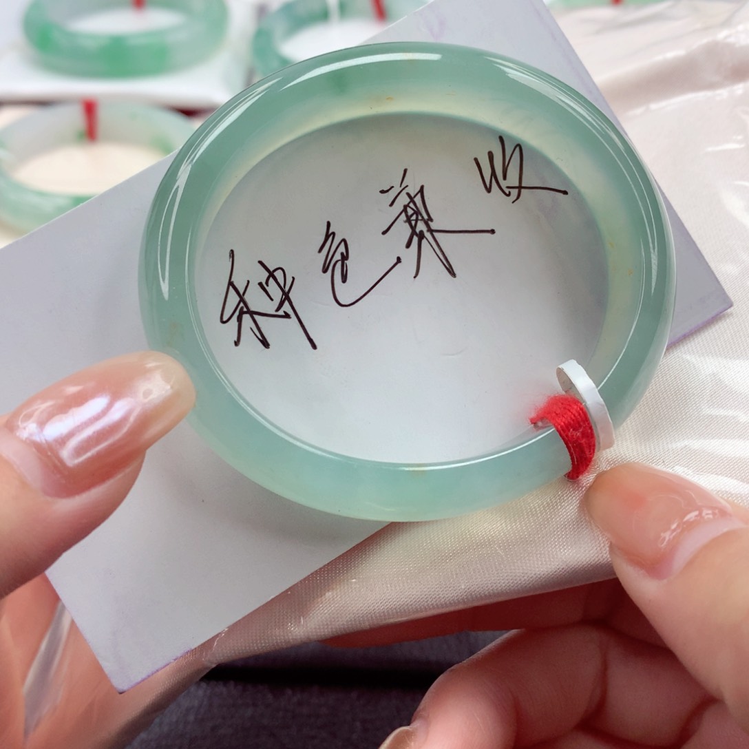 翡翠手镯（贵妃镯）未镶嵌54圈口 高级冰胶起光湖水绿