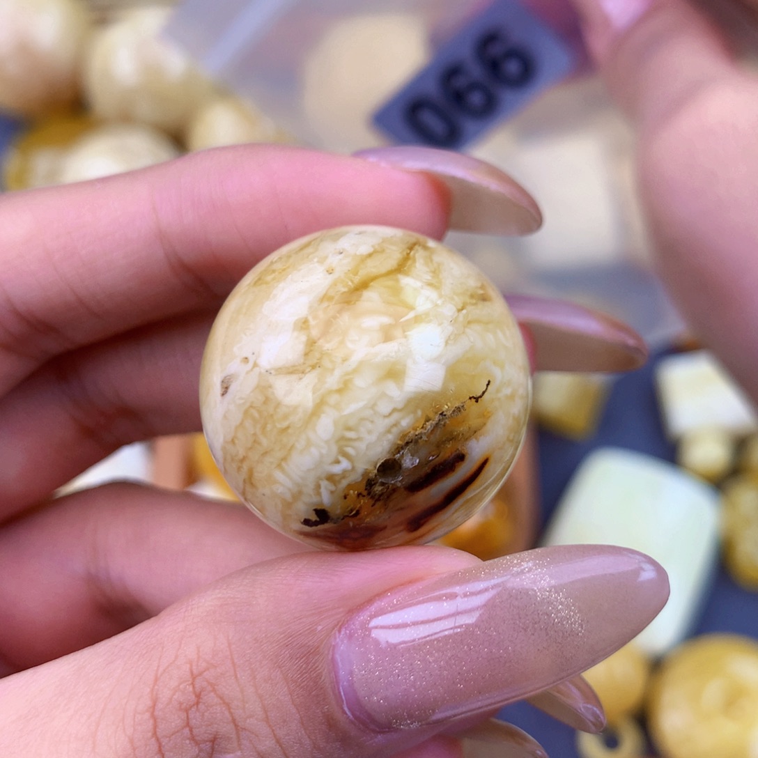 琥珀未镶嵌珠宝奇石27.5