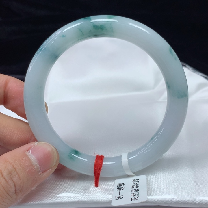 翡翠手镯（圆镯）未镶嵌57.2