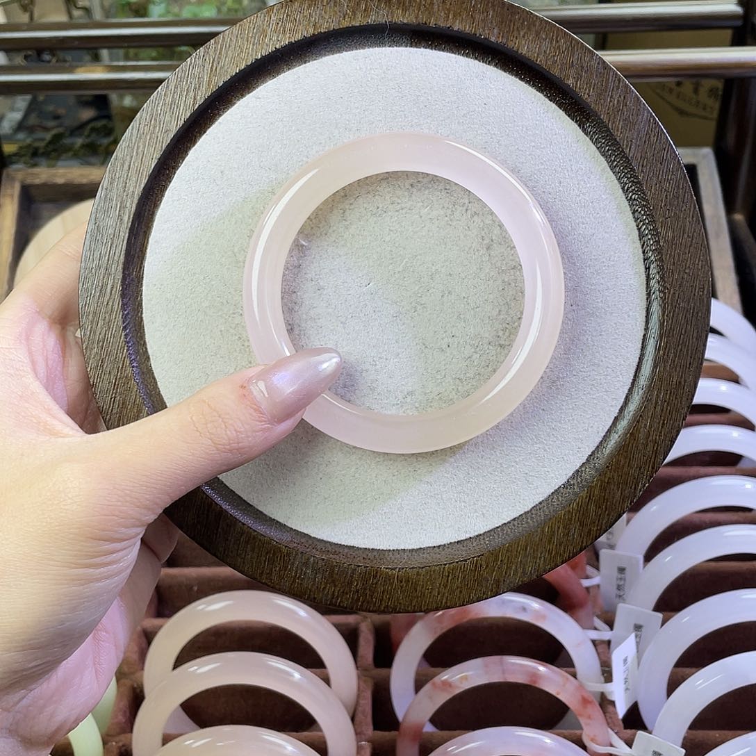 彩***飘玛瑙/玉髓未镶嵌手镯