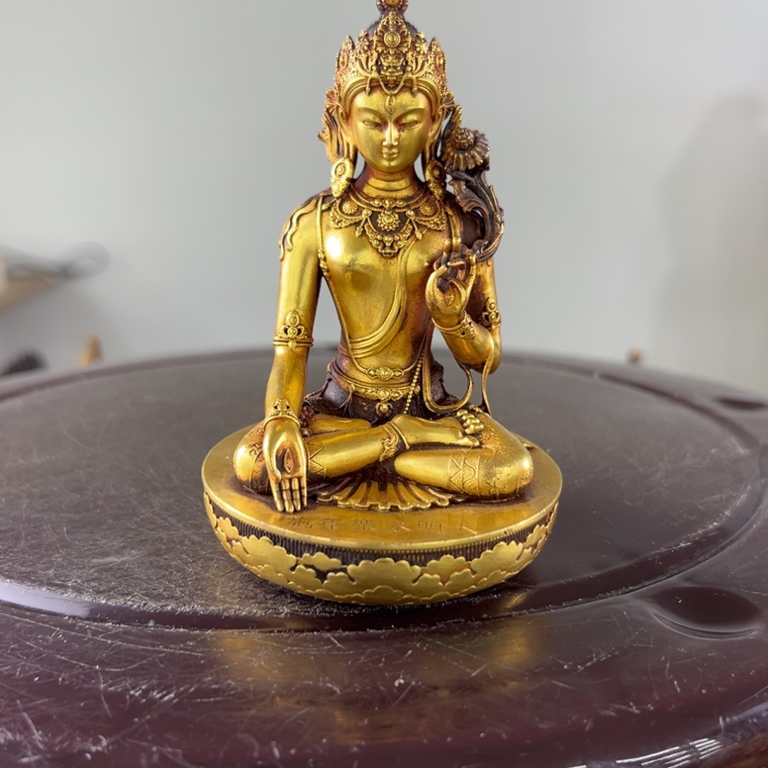 W*Y佛像的造型和造型