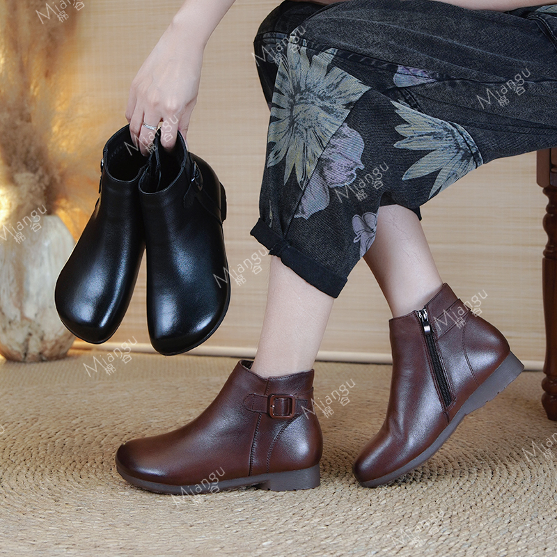 棉谷妈妈2025新品复古加绒圆头秋冬牛皮短靴防滑平底女靴冬季软底