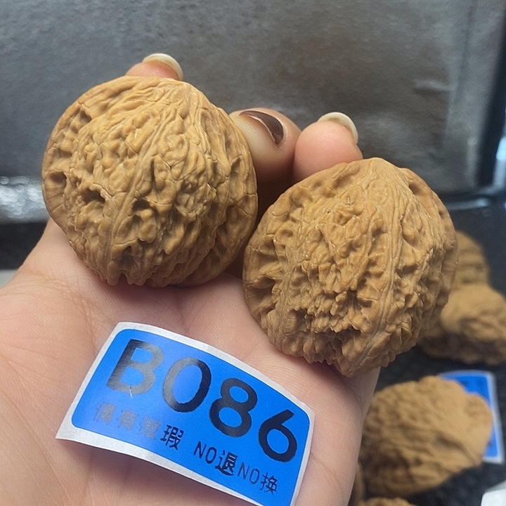 岁***静文玩核桃吊坠42绣球