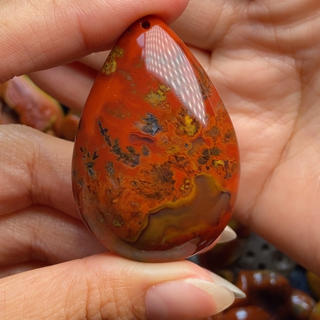 玛瑙/玉髓颈饰未镶嵌战国红