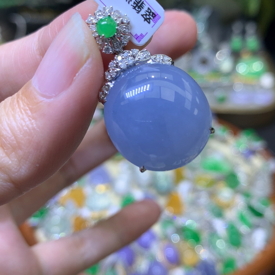 颈饰18K金镶嵌翡翠