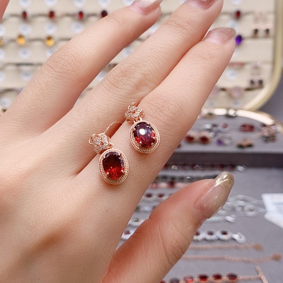 石榴石耳钉银S925镶嵌耳钉