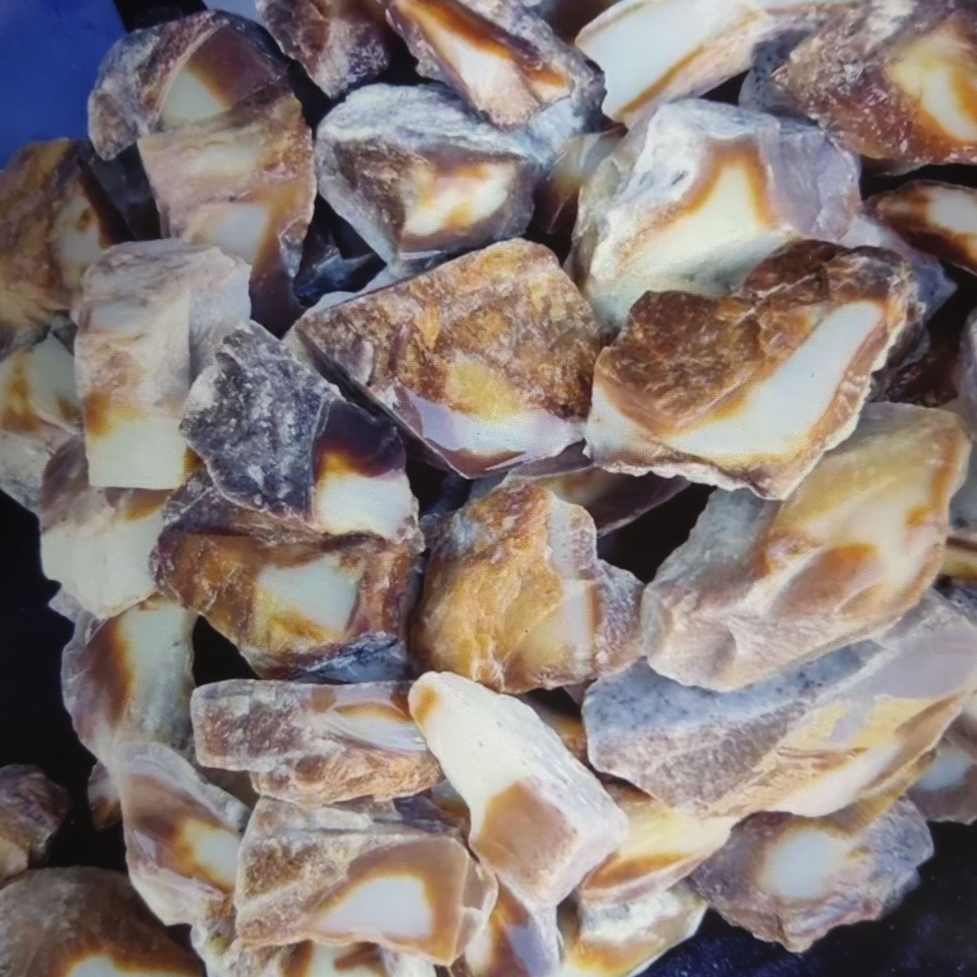 新疆玉质奇石毛料