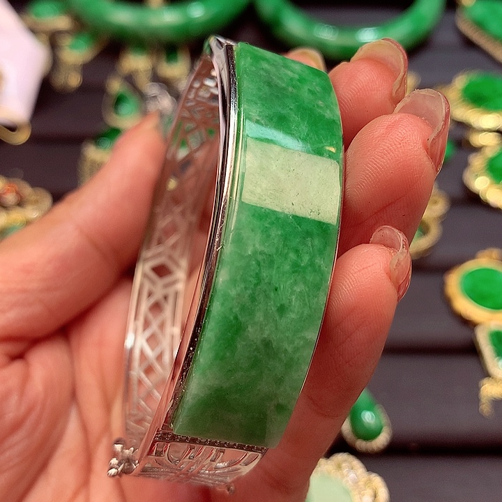 翡翠颈饰银S925镶嵌翡翠