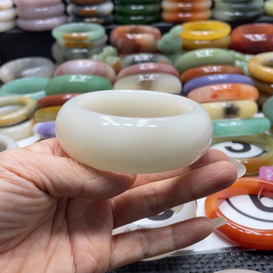 石英岩玉未镶嵌手镯