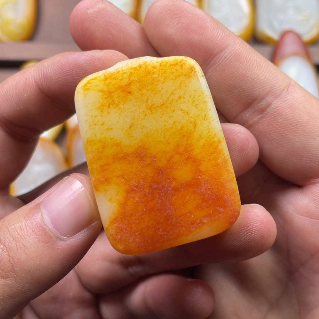 用***哥和田玉未镶嵌颈饰