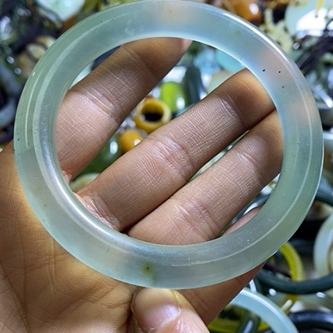 岫玉手镯未镶嵌61口径