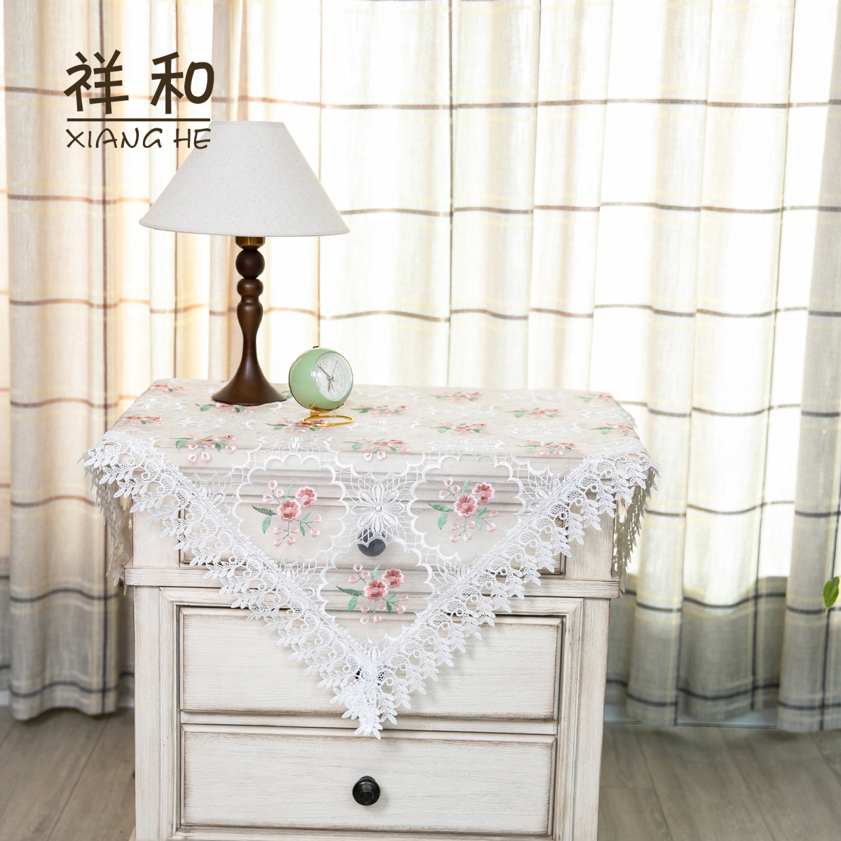 B006-3丝光线（90CM方）白色桃花水溶花边盖巾