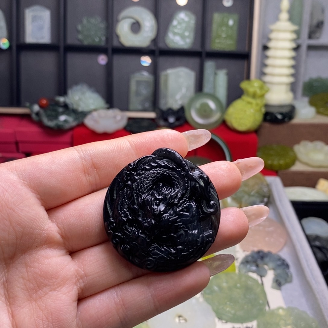 蛇纹石玉颈饰未镶嵌