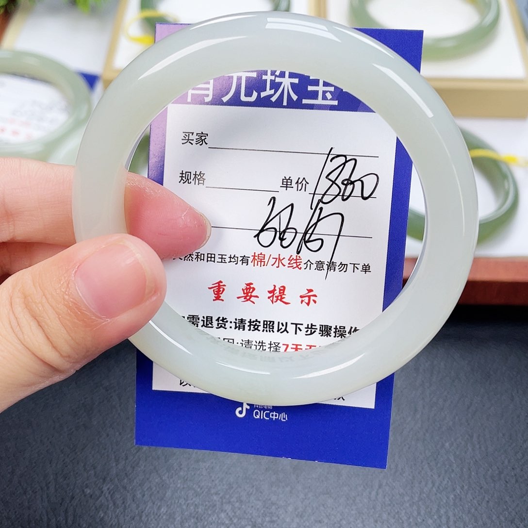 和田玉手镯未镶嵌