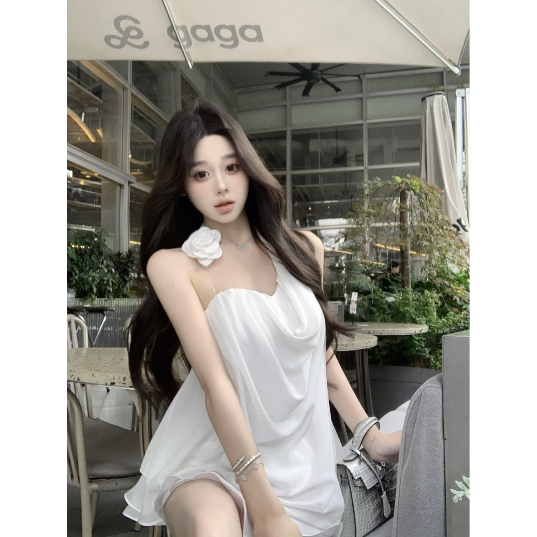 海岛度假手工花朵挂脖抹胸上衣短半裙氧感时尚套装