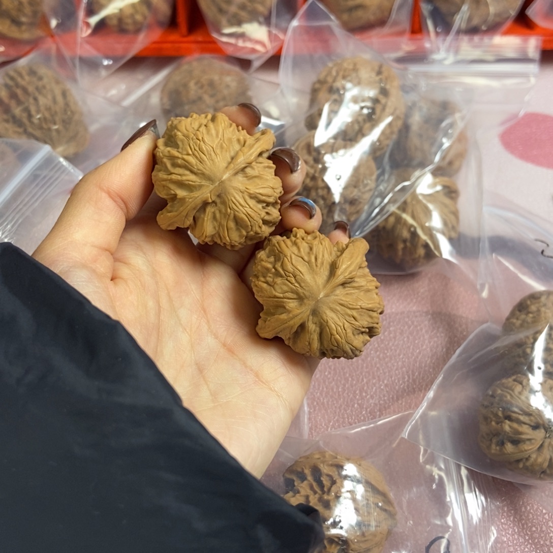 文玩核桃吊坠40野狼95