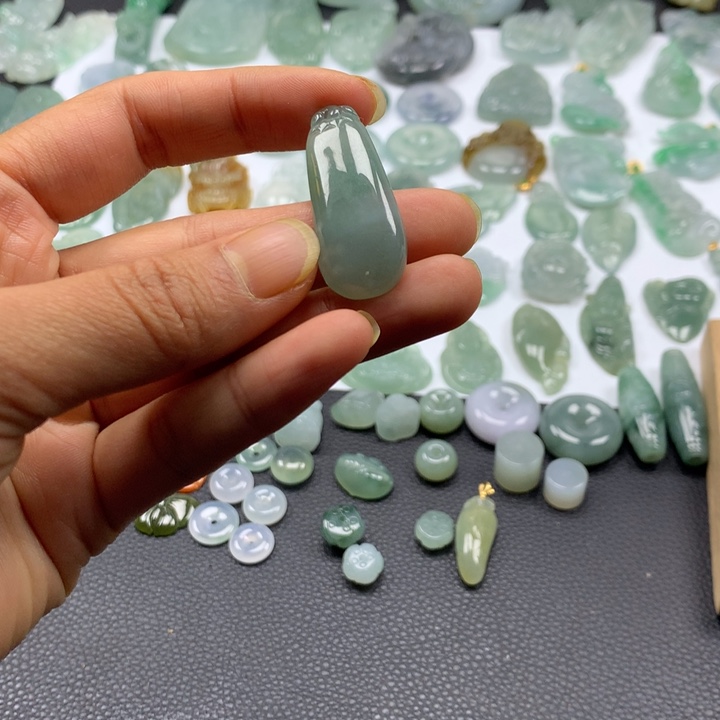 翡翠颈饰未镶嵌瓜