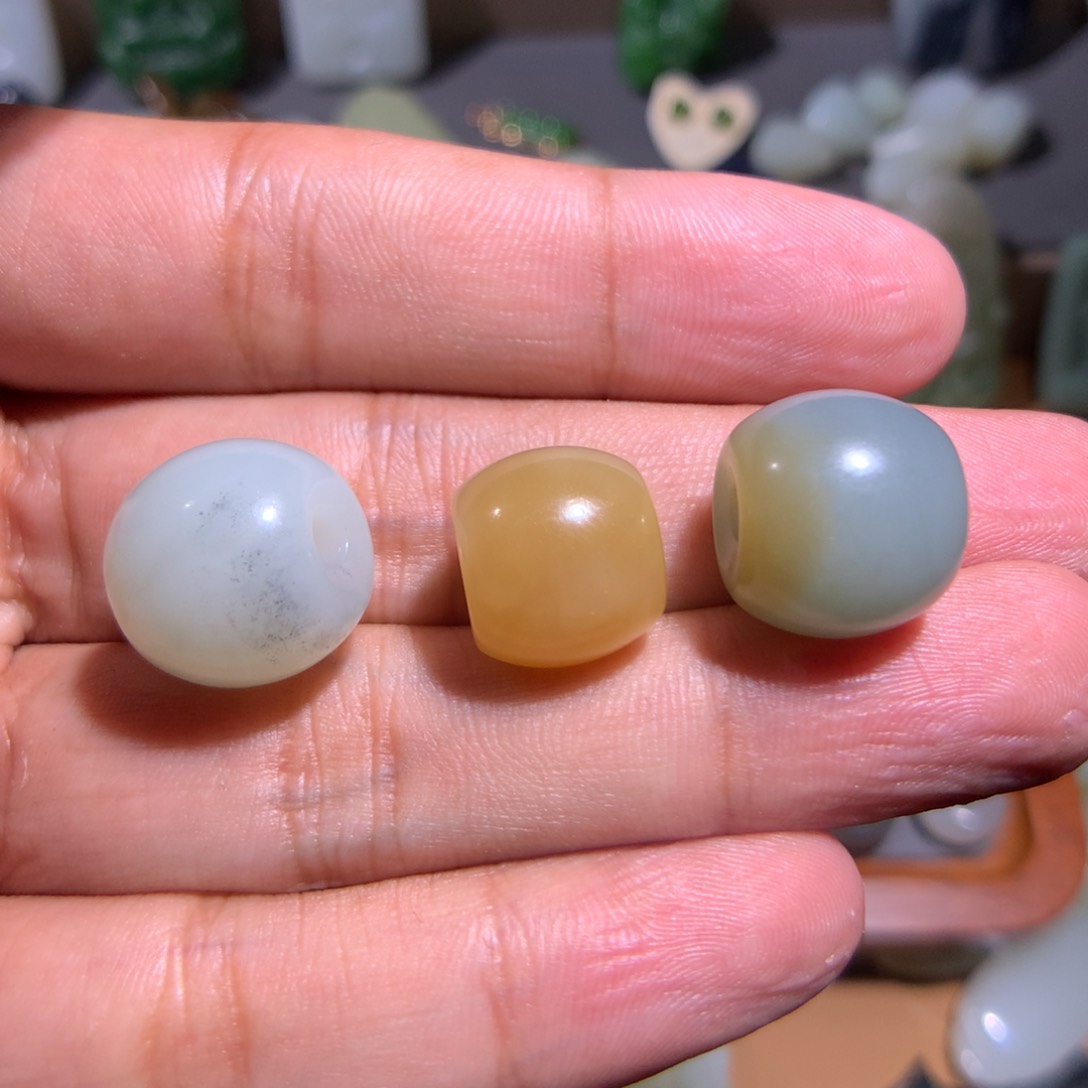 和田玉未镶嵌颈饰倔****犟