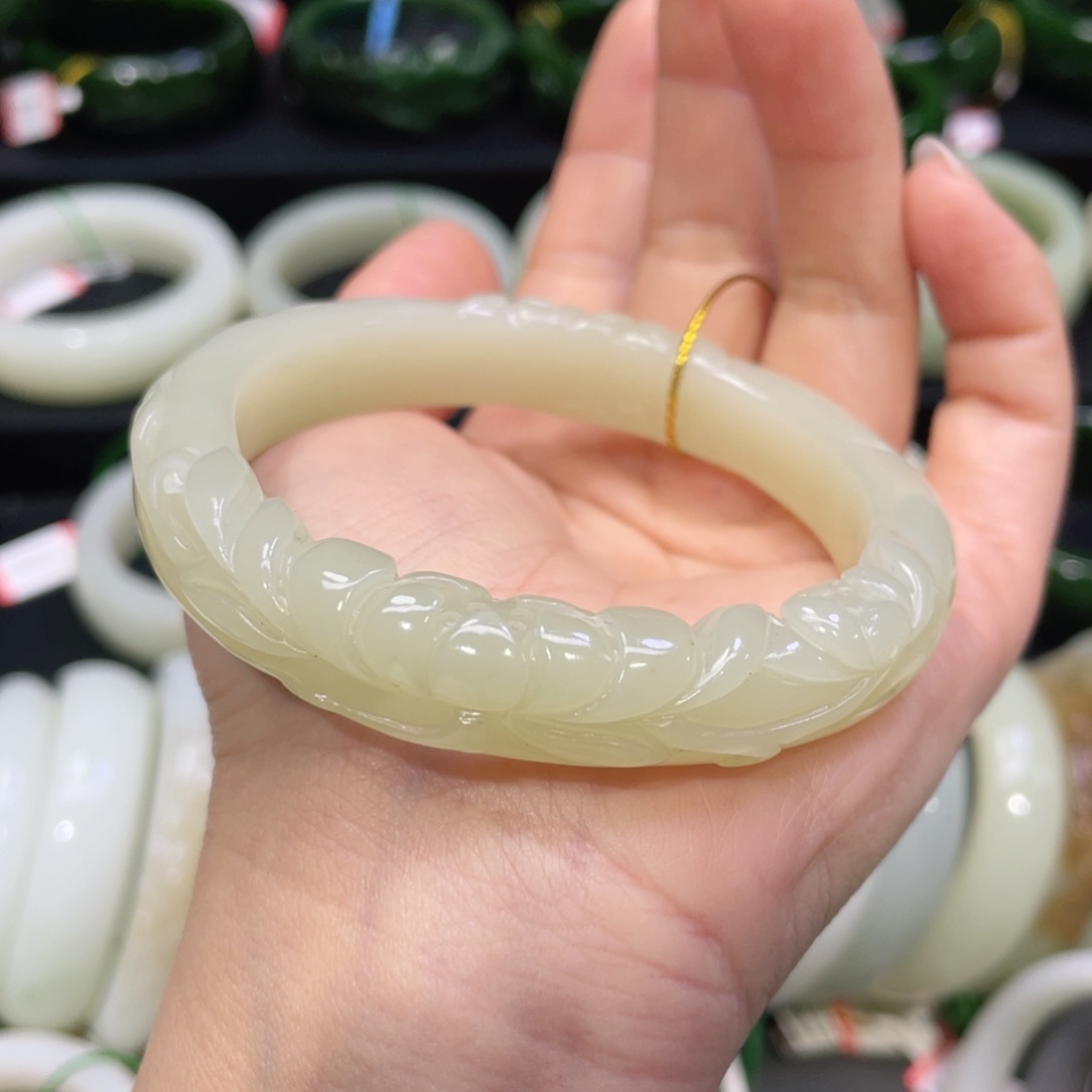 未镶嵌手镯和田玉40