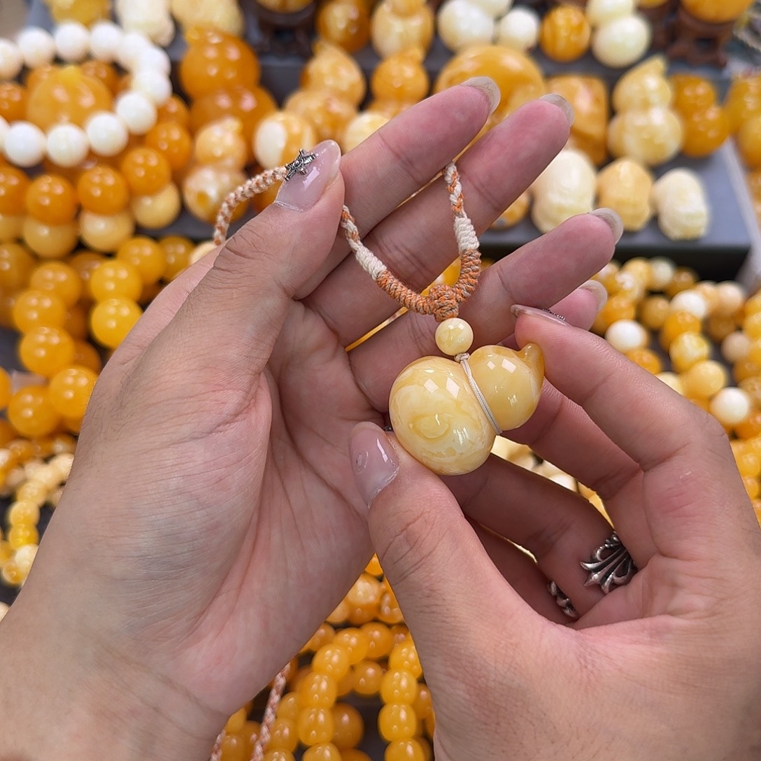 蜜蜡未镶嵌珠宝奇石