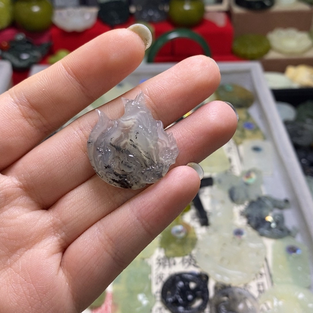 蛇纹石玉颈饰未镶嵌狐狸