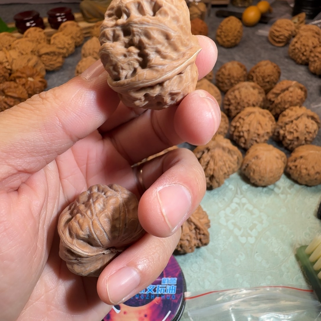 文玩核桃吊坠门头沟元宝手捻骨质超好带蝉形