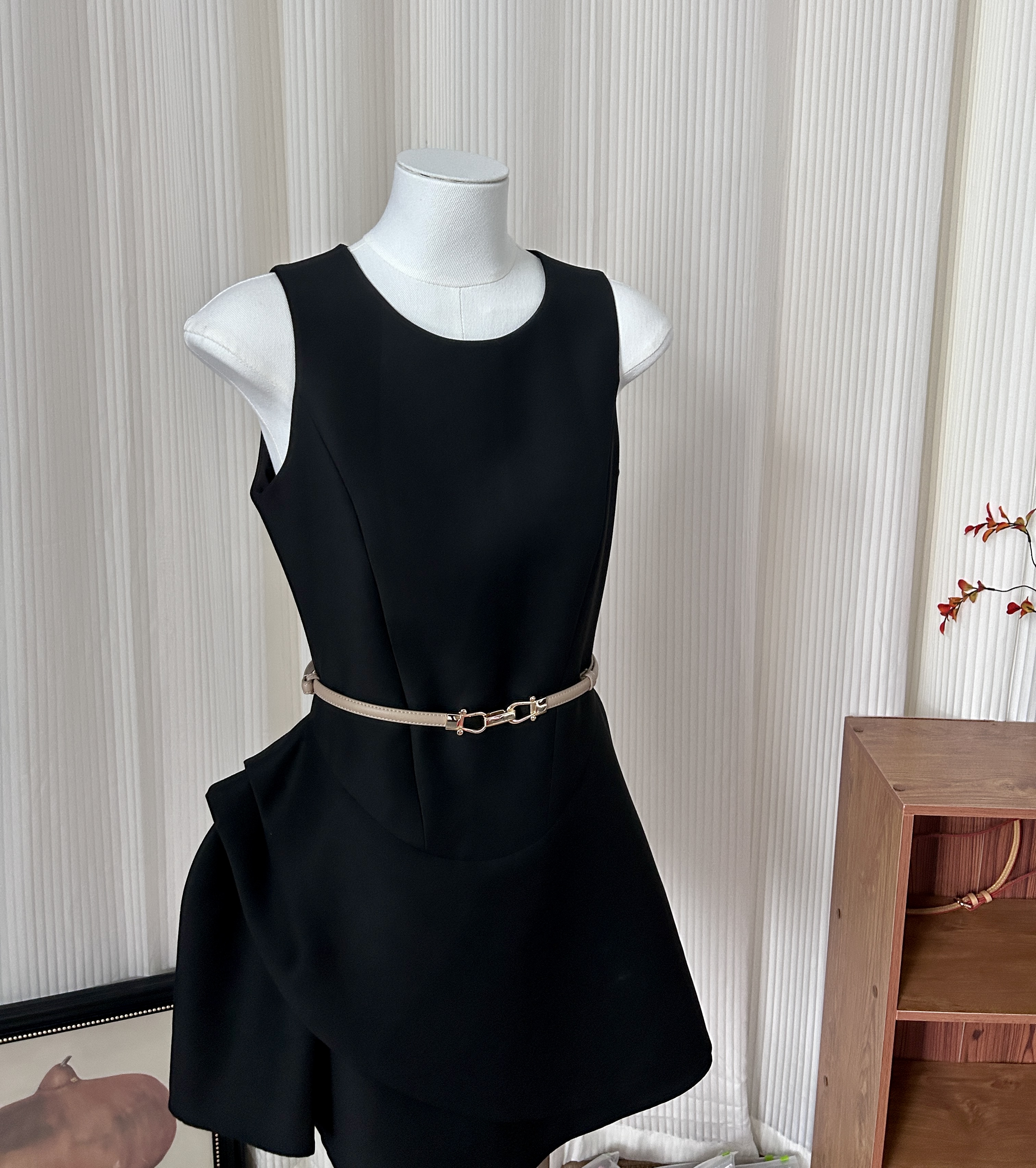 日系女士裙带职场风休闲风休闲简约百搭大气对拉裙带复古