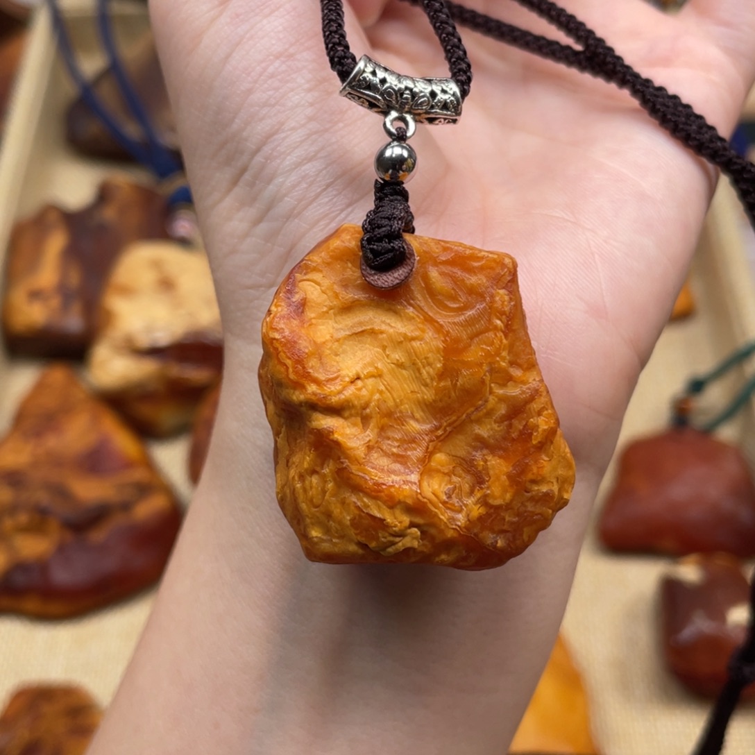 未镶嵌琥珀珠宝奇石