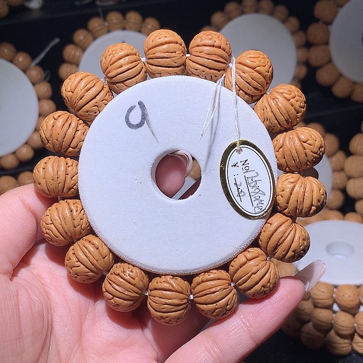 B***x手串桃核金鱼肚原皮