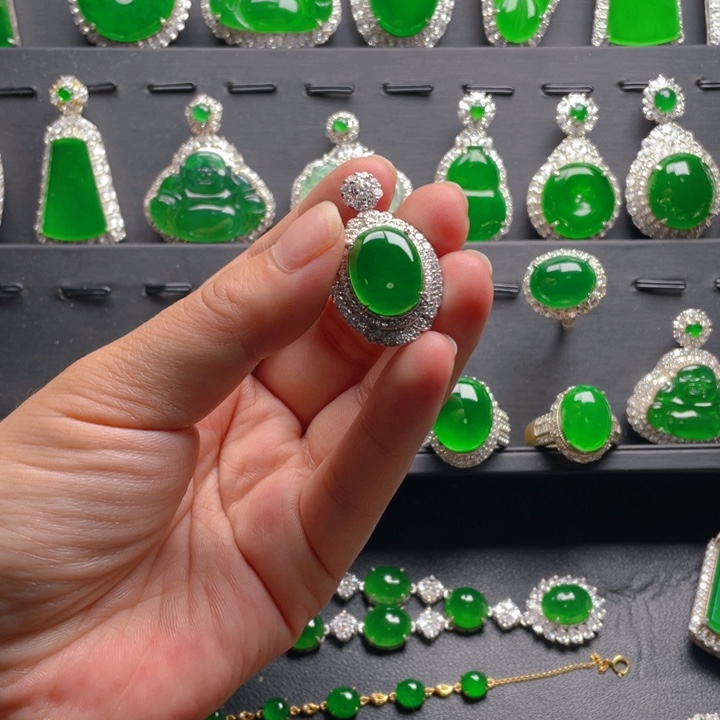 翡翠颈饰未镶嵌翡翠吊坠