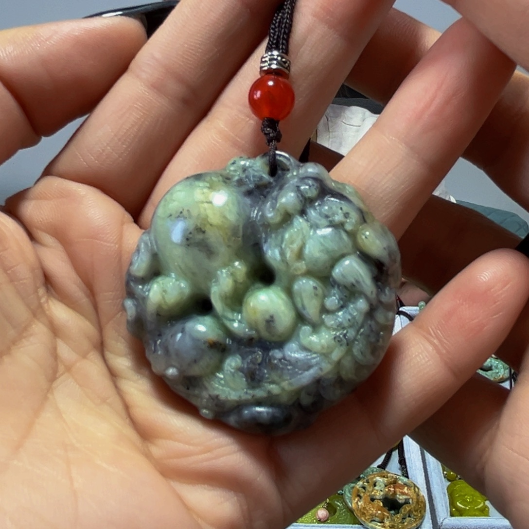 蛇纹石玉未镶嵌颈饰