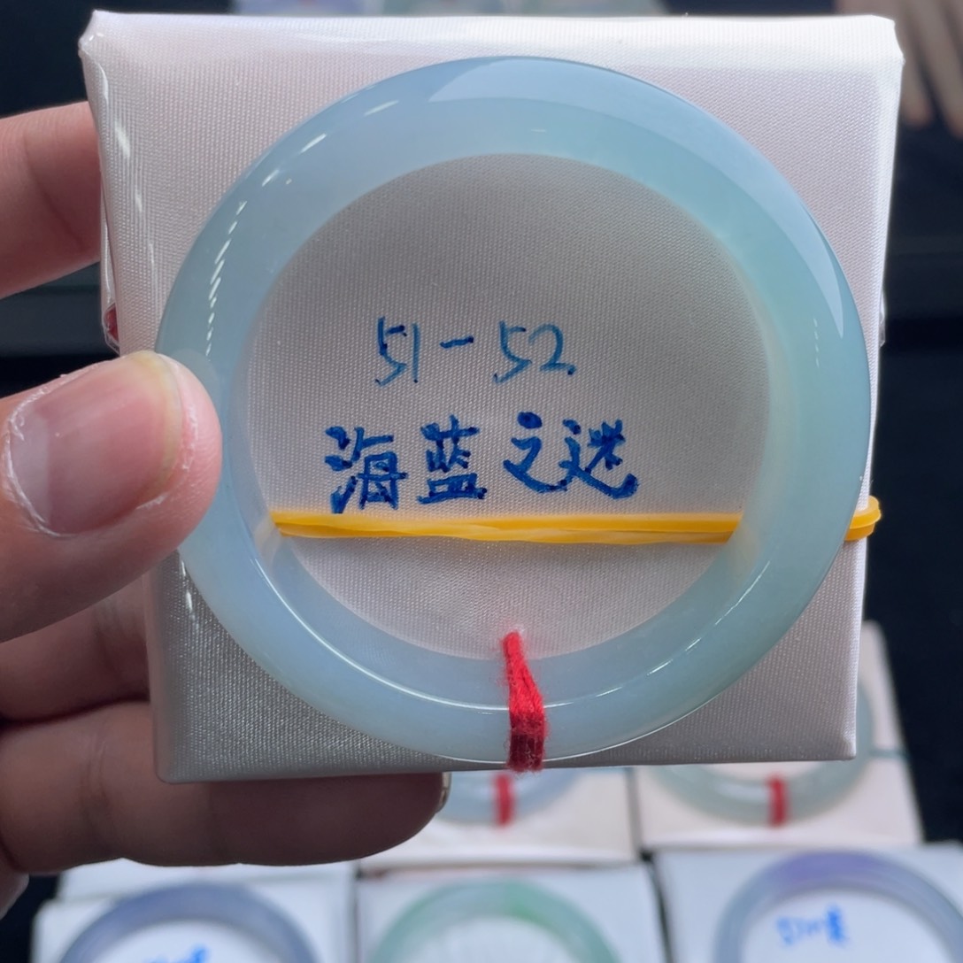 翡翠手镯未镶嵌翡翠手镯