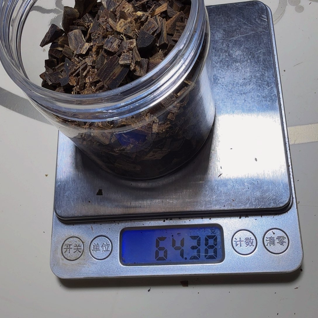 别***恙树脂制品沉水碎料64克