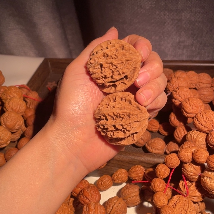 文玩核桃手串…………8