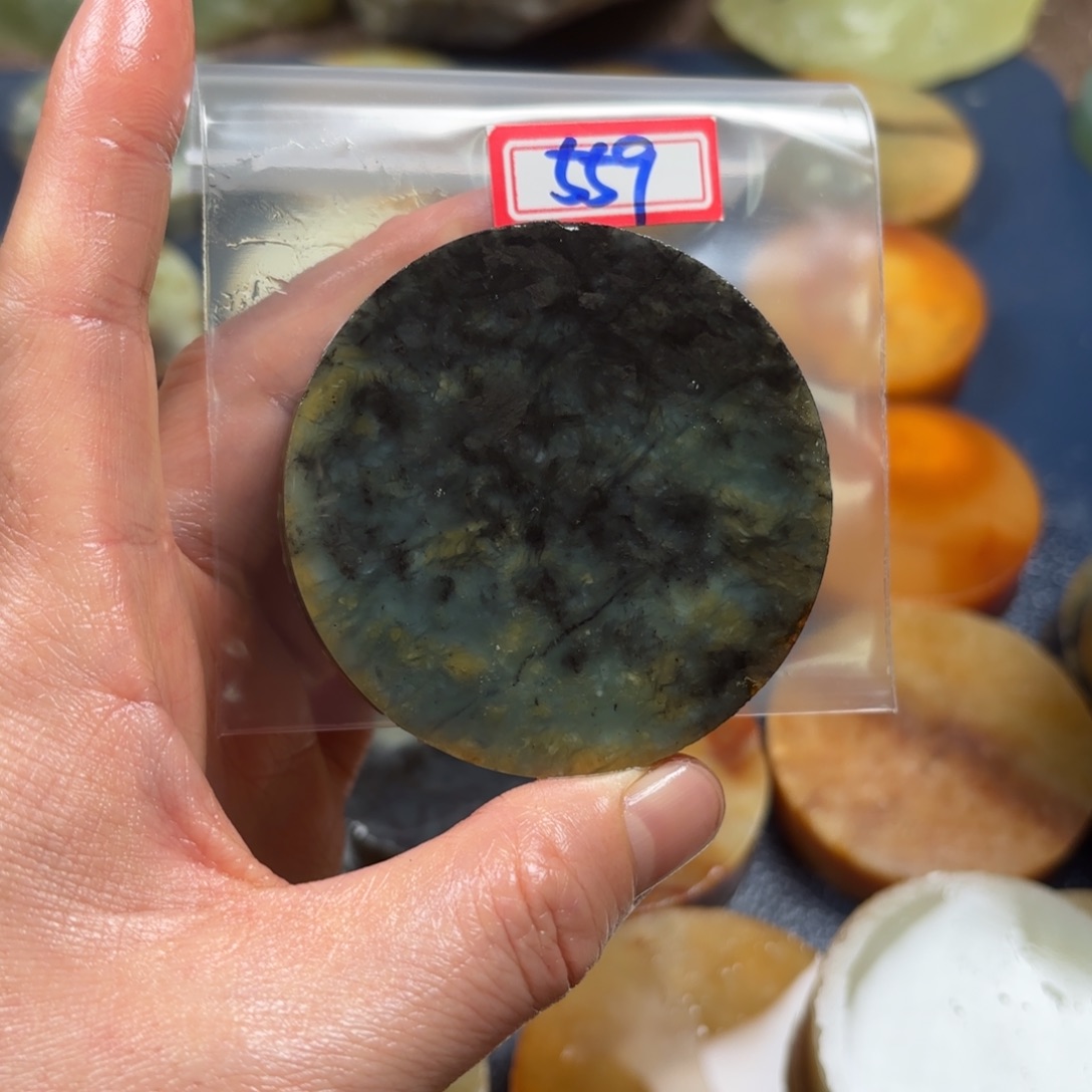 君***.蛇纹石玉未镶嵌珠宝半成品