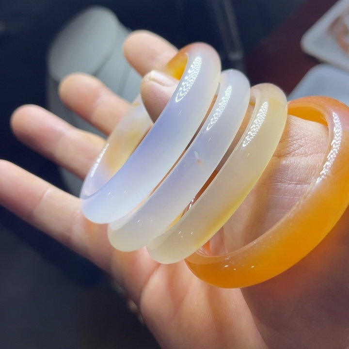 石英质玉未镶嵌颈饰