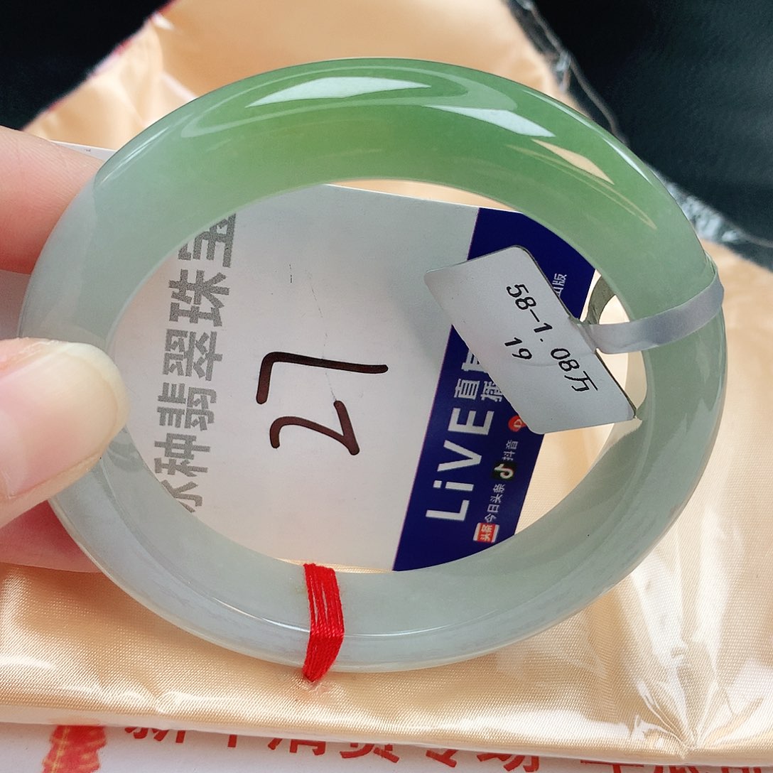 翡翠手镯未镶嵌缅甸天然A货翡翠手镯