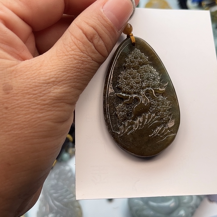 翡翠未镶嵌颈饰挂件