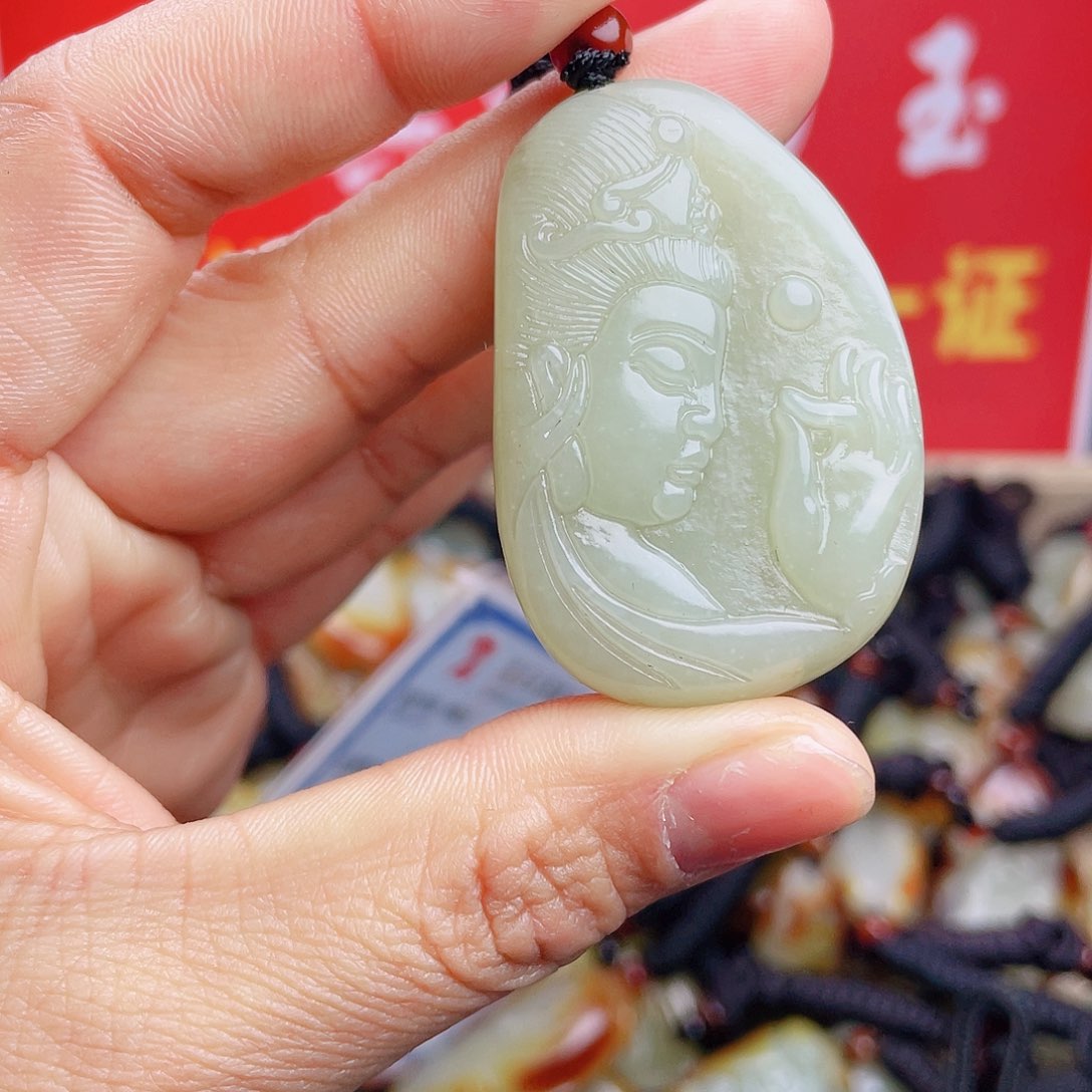 和田玉颈饰未镶嵌