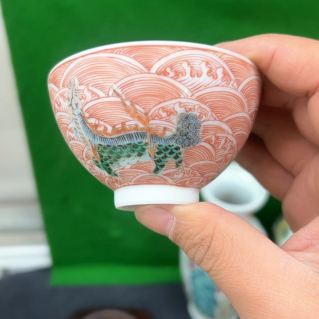 罐粉彩鸡心杯一只