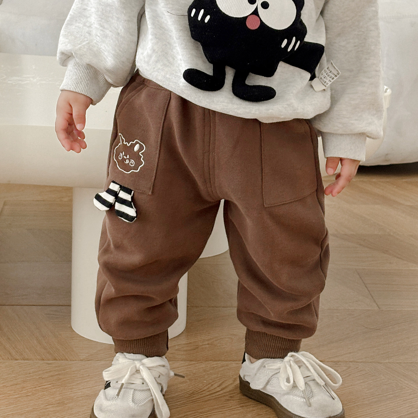 小宝宝裤子春秋款儿童卫裤中小童宽松运动休闲裤男童女童长裤