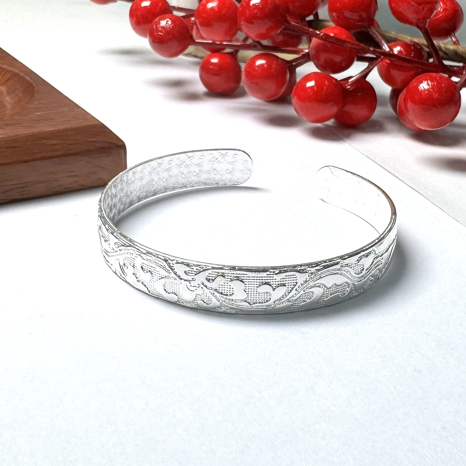 通体 里外一致纯箔臻奢品t111时尚活口手镯