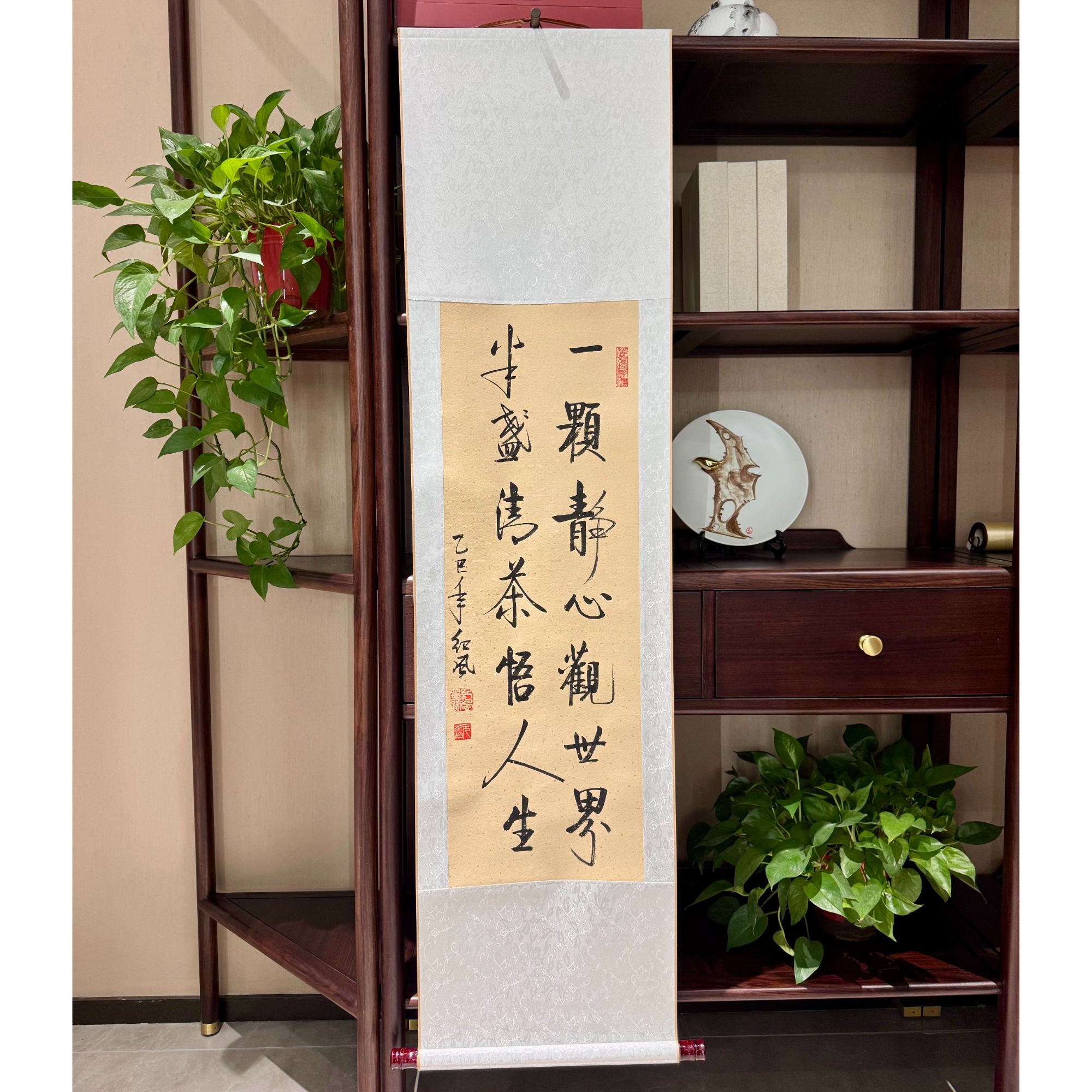 纪风亲笔手绘-一颗静心观世界-1.5米-45cm精装裱挂轴