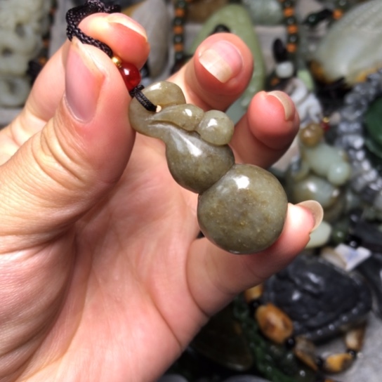 和田玉未镶嵌把件