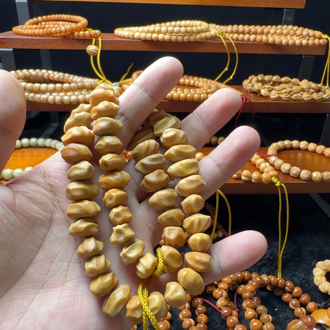 吊坠龙脊菩提原籽手持