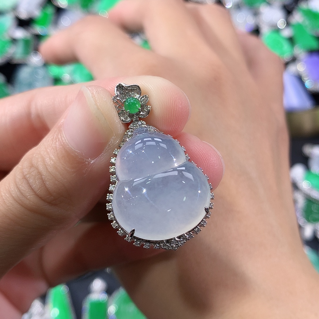 翡翠18K金镶嵌颈饰