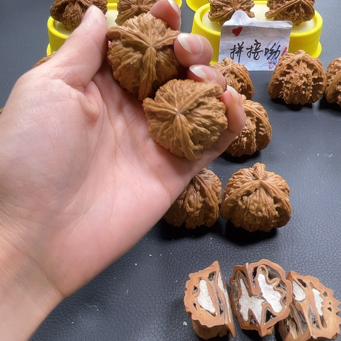 @***田文玩核桃吊坠拼接白奔