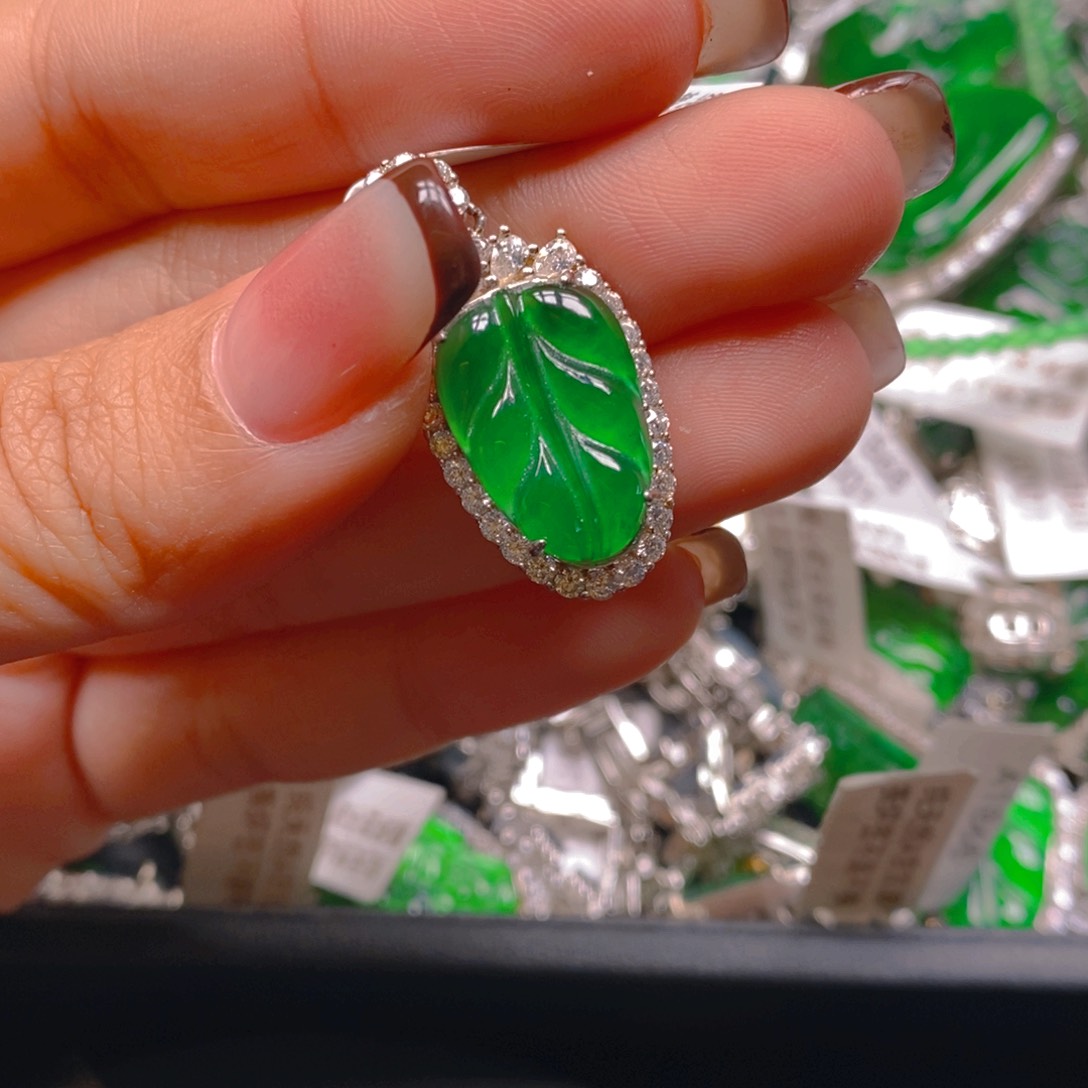 翡翠颈饰银S925镶嵌888888888